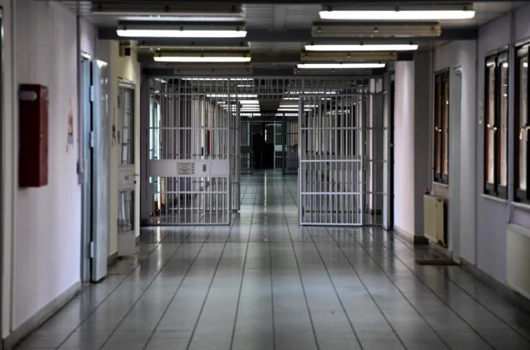 Επεισοδιακή νύχτα μετά την ομηρία στις φυλακές Τρικάλων -Ντου των φρουρών στα κελιά